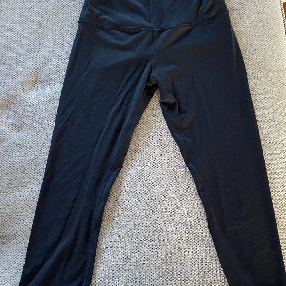 Lululemon align high-rise pant 25, size 6 , worn only a few times, has no tag.